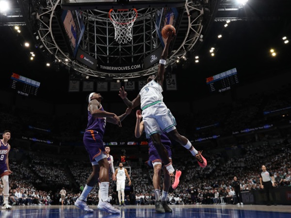 Timberwolves Lumat Suns, Kemenangan Pertama di Playoff dalam 20 Tahun