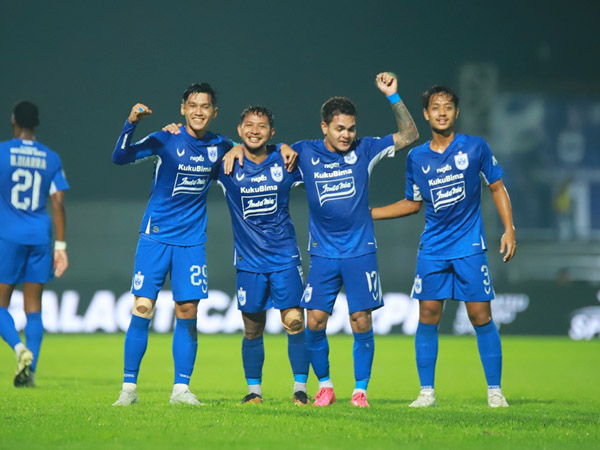 Pemain PSIS Semarang merayakan gol ke gawang Rans Nusantara FC