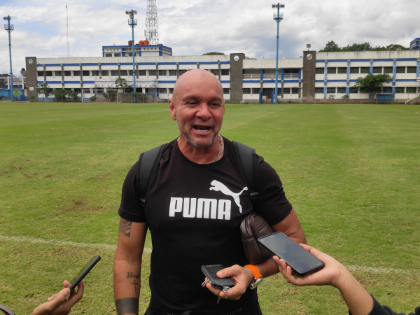 Pelatih kiper Persib, Luizinho Passos