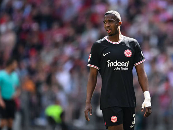 Liverpool Lirik Bintang Eintracht Frankfurt, Willian Pacho