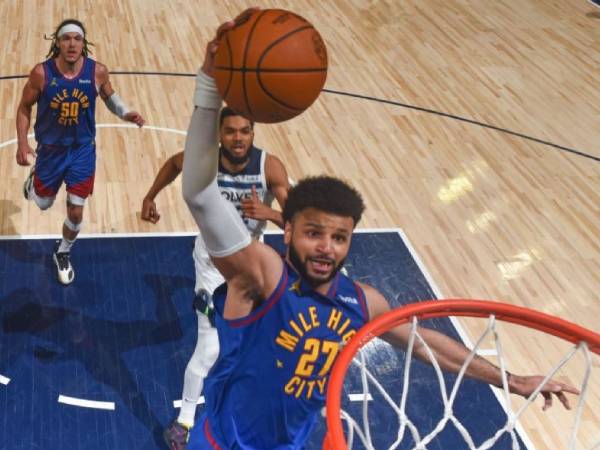 Jamal Murray mencetak 24 poin saat Denver Nuggets menang 117-90 pada Jumat (10/5) malam untuk memperkecil ketinggalan menjadi 2-1 di semifinal Wilayah Barat. (Foto: AP)