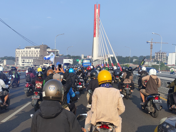 Ribuan Bobotoh kawal keberangkatan Persib menuju Bali