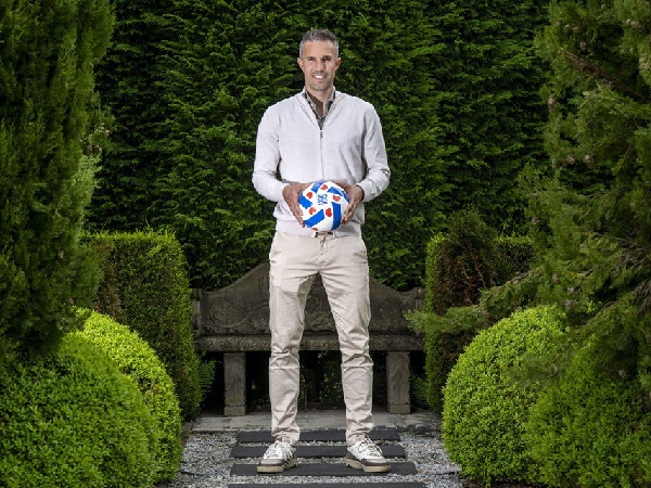 Robin van Persie mengambil tugas di Heerenveen