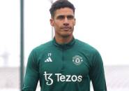 Pelatih Lens Akui Tertarik Pulangkan Raphael Varane dari MU