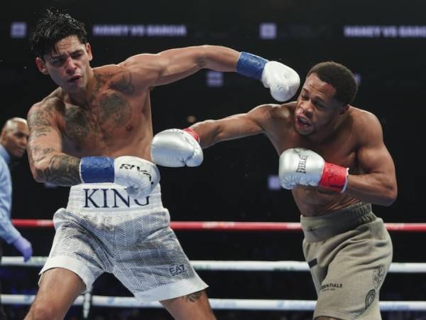 Ryan Garcia (kiri) mengalahkan Devin Haney bulan lalu. (Foto: Ring TV)