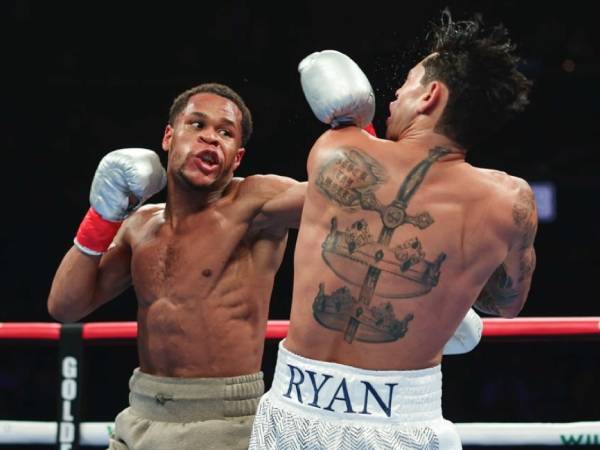 Devin Haney (kiri) menderita kekalahan satu-satunya dari Ryan Garcia. (Foto: Ring TV)