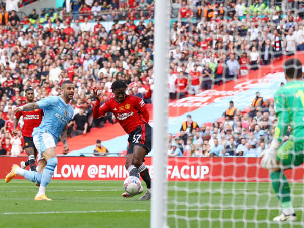 United Juara Piala FA, Sergio Aguero Puji Gol Luar Biasa Kobbie Mainoo