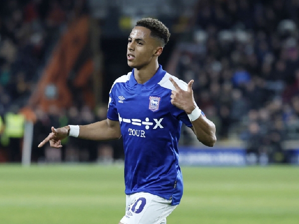 Omari Hutchinson dipinjamkan ke Ipswich Town selama musim 2023-24