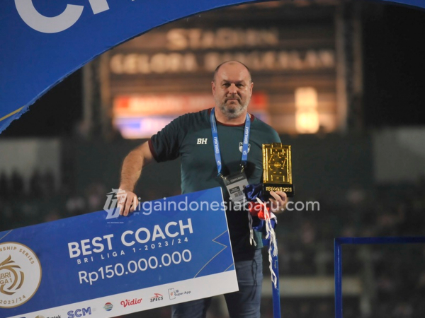 Bojan Hodak jadi pelatih asing pertama di Persib yang bisa menjadi juara.