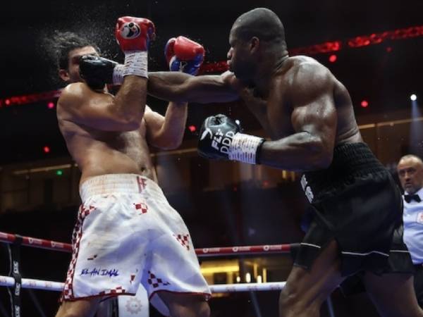 Daniel Dubois (kanan) berada dalam performa terbaiknya dalam kariernya saat menghentikan Filip Hrgovic. (Foto: Matchroom Boxing)