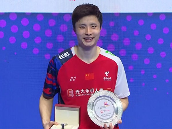 Menangi Derby Lawan Li Shifeng, Shi Yuqi Juara Singapore Open 2024