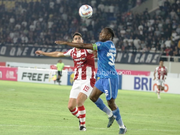 Bek Persib, Victor Igbonefo