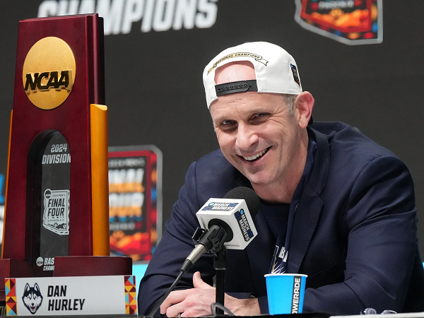 Dan Hurley serius pertimbangkan tawaran melatih dari L.A Lakers.