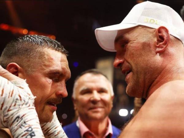 Oleksandr Usyk (kiri) dan Tyson Fury. (Foto: Reuters)