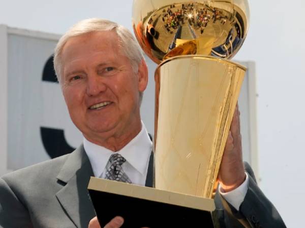 Jerry West memiliki 9 cincin juara NBA dengan satu sebagai pemain dan delapan lainnya sebagai eksekutif bersama Lakers dan Warriors. (Foto: Reuters)