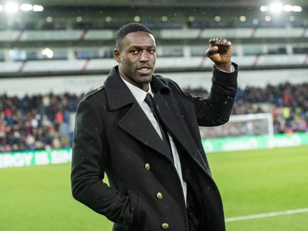 Richard Riakporhe berpose di Selhurst Park, kandang Crystal Palace dari Liga Primer Inggris. (Foto: Sky Sports)