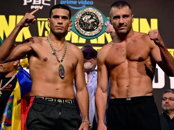 David Benavidez (kiri) dan Oleksandr Gvozdyk. (Foto: Premier Boxing Champions)