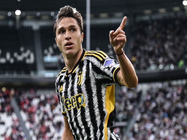 Eks gelandang Juventus menolak soal rencana Bianconeri melepas Federico Chiesa musim panas ini / via Getty Images