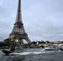 Paris Bersiap untuk Olimpiade 2024 dengan Latihan Parade di Sungai Seine