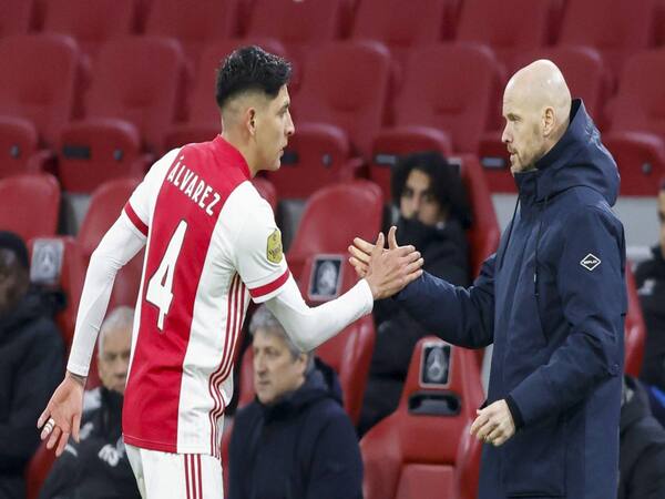 MU dilaporkan mengincar bekas anak buah Erik ten Hag di Ajax yaitu Edson Alvarez, sebagai calon pengganti bagi Casemiro di bursa transfer kali ini / via Getty Images