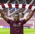 Hearts Resmi Rekrut Daniel Oyegoke dari Brentford