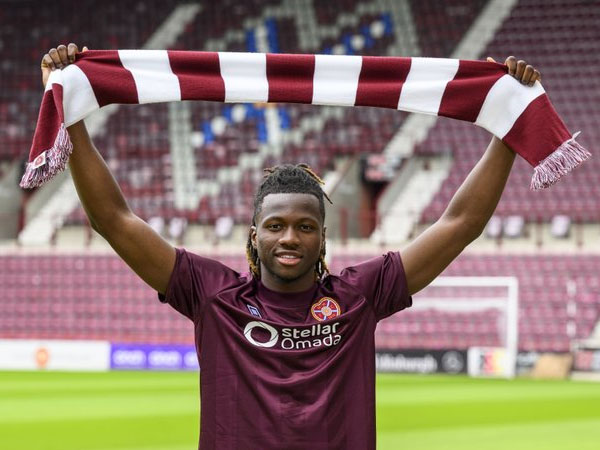 Hearts Resmi Rekrut Daniel Oyegoke dari Brentford