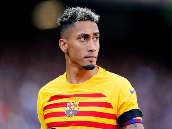 Al-Hilal dilaporkan berminat untuk memboyong Raphinha dari Barcelona pada bursa transfer musim panas 2024 / via Getty Images