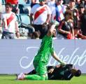 Cuaca Panas Ekstrem, Asisten Wasit Pingsan di Laga Peru vs Kanada