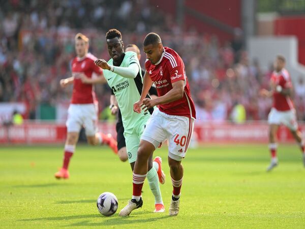 Menaruh minat pada Murillo, Chelsea terganjal harga mahal yang ditetapkan oleh Nottingham Forest / via Getty Images