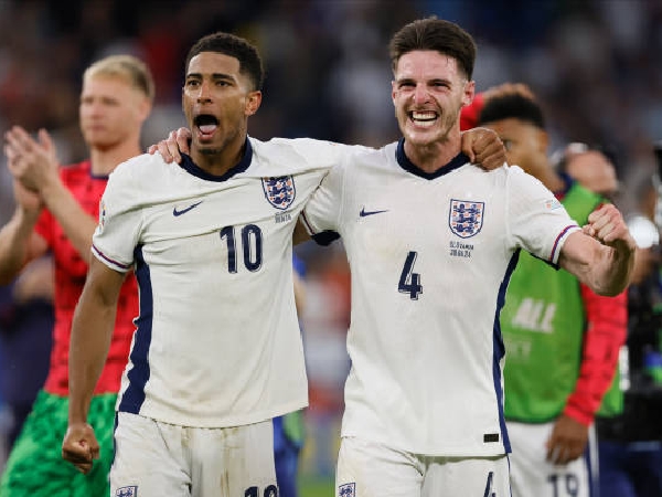 Jude Bellingham dan Declan Rice terlibat insiden saat Inggris menghadapi Slovakia