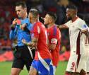 Tak Puas dengan Wasit, Chile Minta CONMEBOL Hukum Wilmar Roldan