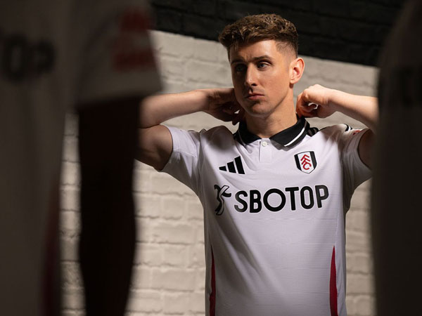 Fulham Perlihatkan Seragam Kandang Terbaru untuk Musim 2024/25