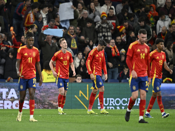 Jens Lehmann menganggap Timnas Spanyol masih terlalu 'hijau', dan akan disingkirkan oleh Timnas Jerman di babak delapan besar EURO 2024 / via Getty Images