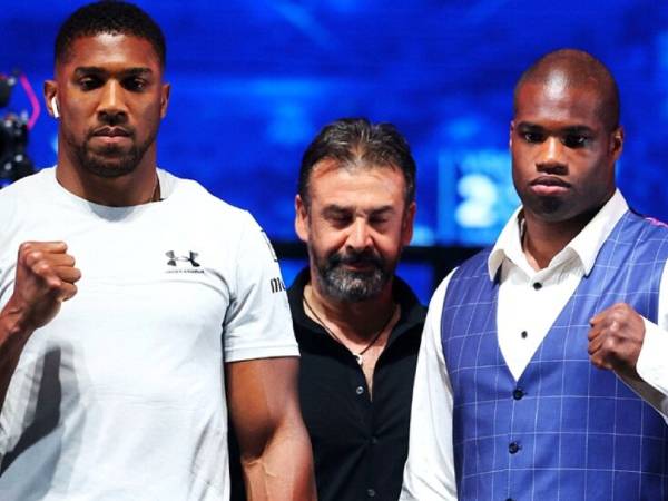 Anthony Joshua (kiri) dan Daniel Dubois. (Foto: LAPRESSE)