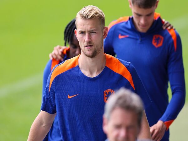 Salah satu legenda Manchester United menolak langkah Setan Merah yang dilaporkan ingin mendatangkan Matthijs De Ligt musim panas ini / via Getty Images