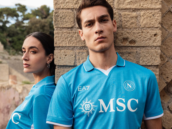 Gambarkan Perjalanan Budaya Kota, SSC Napoli Rilis Jersey Kandang 2024/25