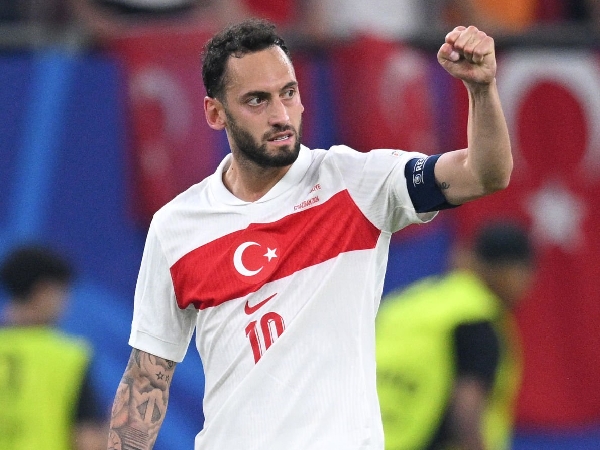 Kapten Turkiye, Hakan Calhanoglu