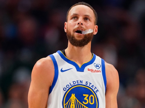 Stephen Curry Berniat untuk Pensiun di Warriors