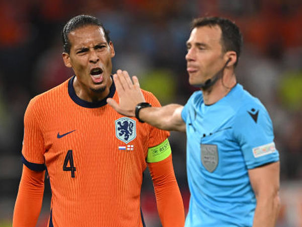 Inggris Dapat Penalti Kontroversial, Virgil van Dijk Minta Penjelasan Wasit