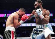 Jaron Ennis Sukses TKO David Avanesyan, Pertahankan Gelar IBF