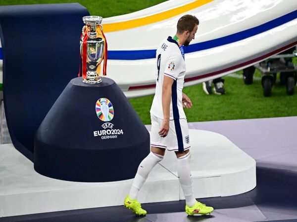 Harry Kane menyebut Timnas Inggris lelah secara mental, usai kalah dari Spanyol di partai final Euro 2024 dini hari tadi (15/7) / via Reuters