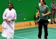 Saina Nehwal Bermain Bulu Tangkis Bersama Presiden India Droupadi Murmu