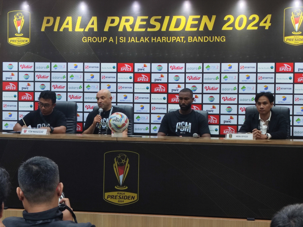 Pelatih PSM, Bernardo Tavares dalam jumpa pers usai laga