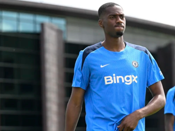 Tosin Adarabioyo Antusias Hadapi Tur Pramusim Chelsea di Amerika Serikat