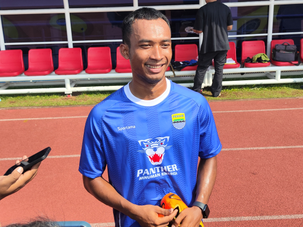 Gelandang Persib, Robi Darwis