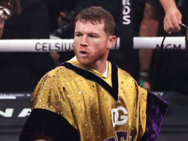 Canelo Alvarez mungkin tidak akan mempertaruhkan gelar IBF miliknya karena pertahanan gelar wajib yang terlambat. (Foto: ESPN)