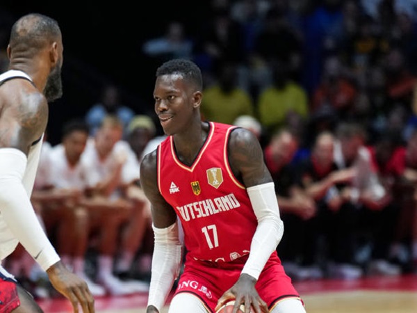 Dennis Schroder Bangga Terpilih Membawa Bendera Jerman