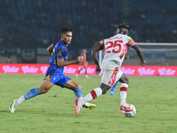 Persib dikalahkan Persis 0-1