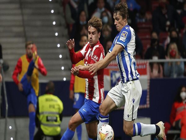 Pemilik Real Sociedad mengungkapkan uang yang didapatkan klubnya usai menjual Robin Le Normand ke Atletico Madrid / via Getty Images