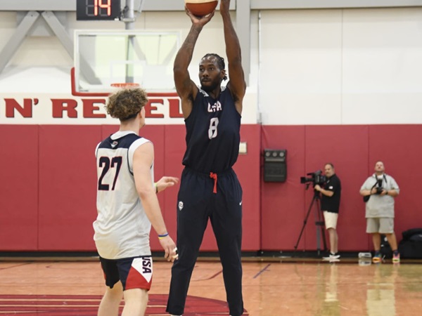 Kawhi Leonard Muncul Pertama Kali Sejak Tinggalkan Tim AS